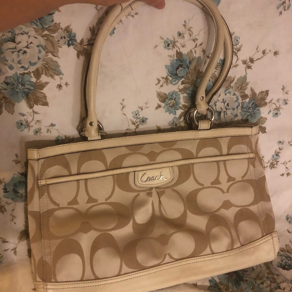 Adorable Coach bag in excellent condition